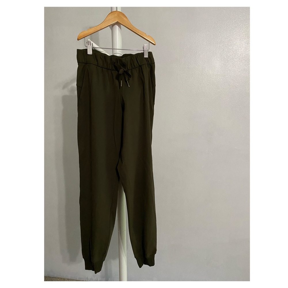 Lululemon On the Fly Jogger Dark Olive size 2 Used